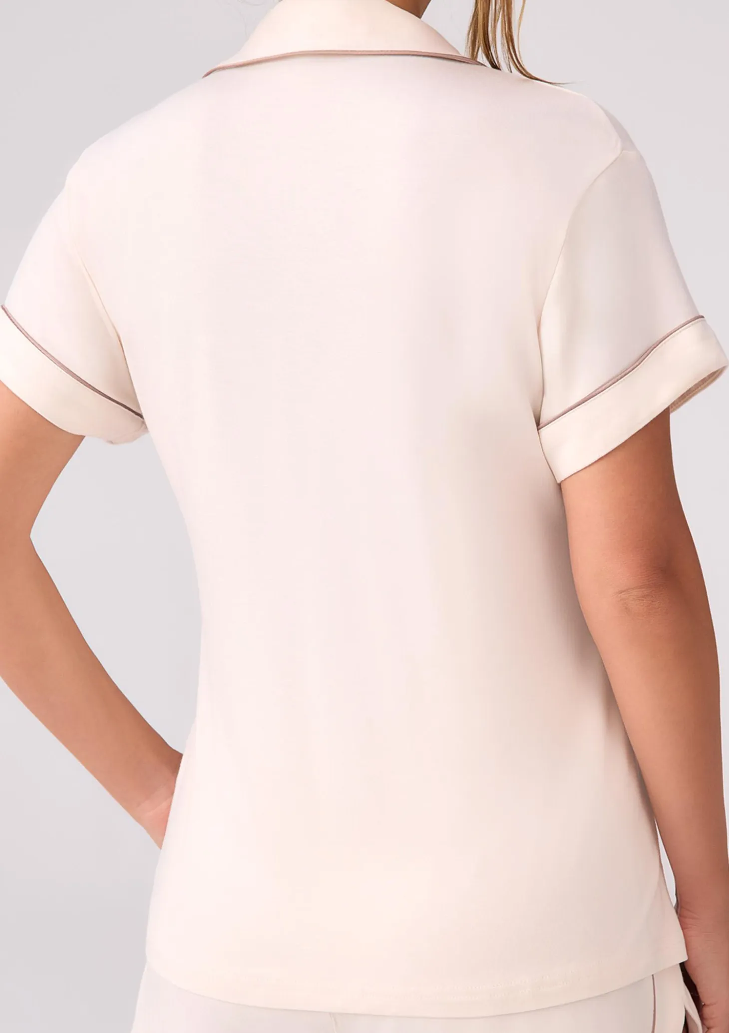Koszulka piżamowa z ekologicznego włókna tencel krótki rękaw i haftowane logo Hannah