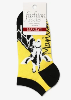 Stopki damskie z grafiką żyrafy na wyrazistym żółtym tle Giraffe Marilyn