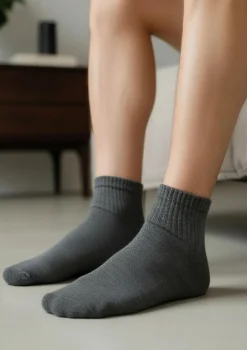Męskie ciemnoszare bawełniane skarpetki bezuciskowe z płaskim szwem - Stay fresh